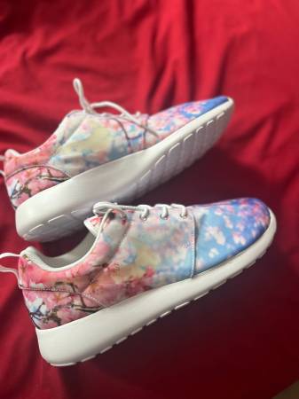 Nike para mujer talla 9.5 Roshe One Flores de Cerezo - nuevo en caja - $40 (Burke)634711458379551221