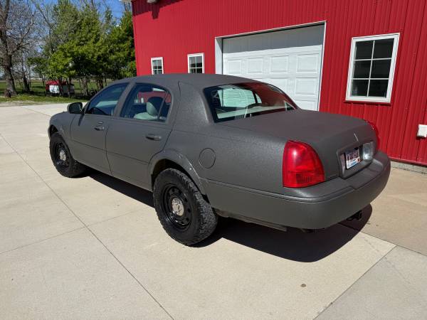 2006 Lincoln Town Car Signature for sale by owner - Alden, MN