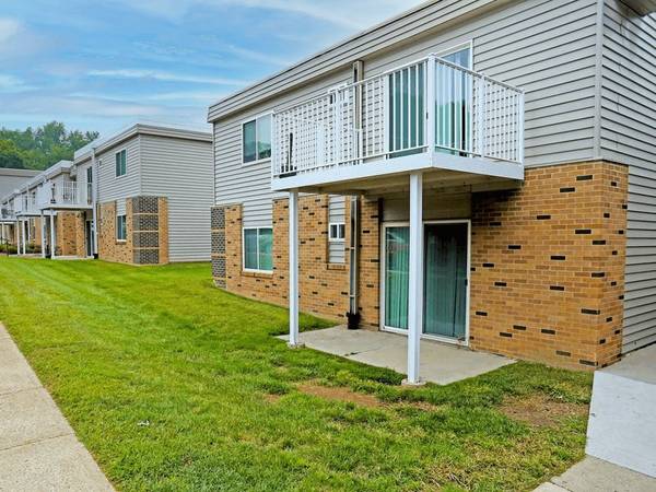 $1,045 / 2br - 800ft2 - Maintenance to the Rescue! On Site for your needs! (3915 Winona Way, Sioux City, IA)64052201144450122