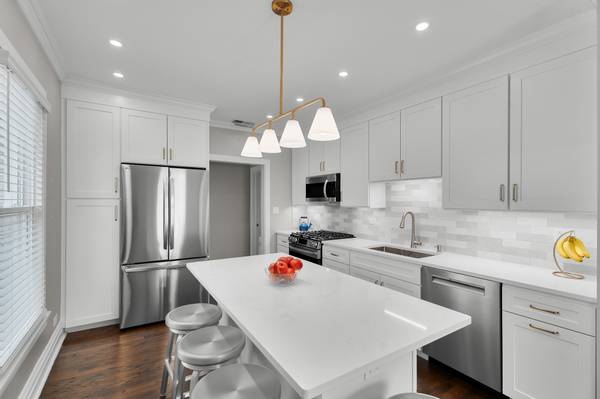$2,950 / 3br - 1100ft2 - Cozy renovated 3 BR-1 bath-2 blocks to Metra (Wilmette)63918413030018123