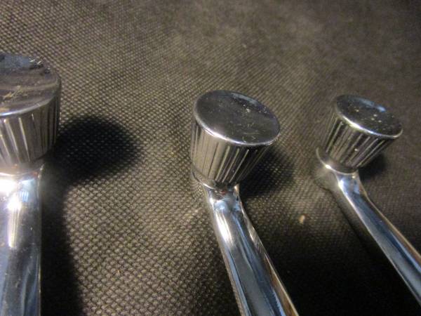 Manivelas de ventana MOPAR años 50 para Dodge, Chrysler, Plymouth con clips de sujeción - $35 (Roseville)63440114138499122
