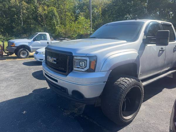 2013 GMC pickup 1