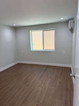 $1,800 / 2br - 613ft2 - *-* Renovated 2BR/1BA with Washer/Dryer + Off-Street Parking!!! (daly city)63824144001537121