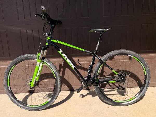 Trek X-Caliber 9 Medium/Large Mountain Bike 29er MTB 1