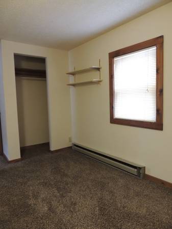 $350 / 4br - UWEC Neighborhood 920 1/2 First Avenue (Eau Claire, WI)63845960452481123