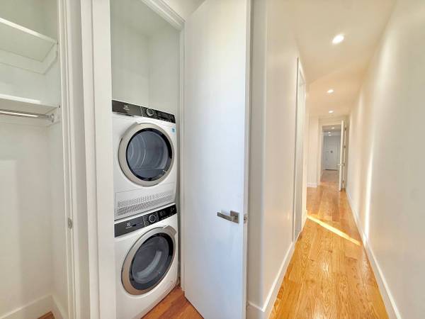 ‼️Bright and 3 Bed 2 Bath W/D in unit 🔅‼️ 1