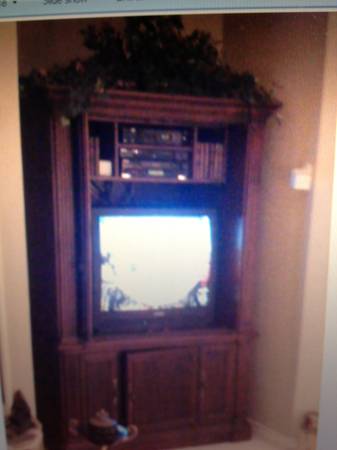 Beautiful Entertainment Center! Great Buy! 1