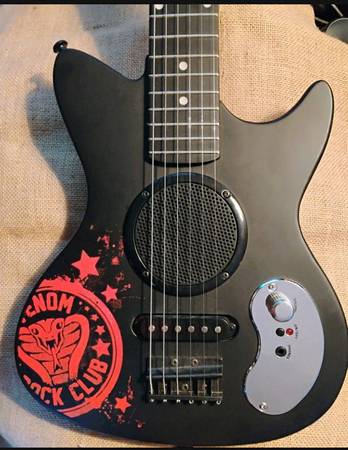First Act Discovery Venom Rock Club Electric Battery Built In - $60 (Hialeah)63469939881475120