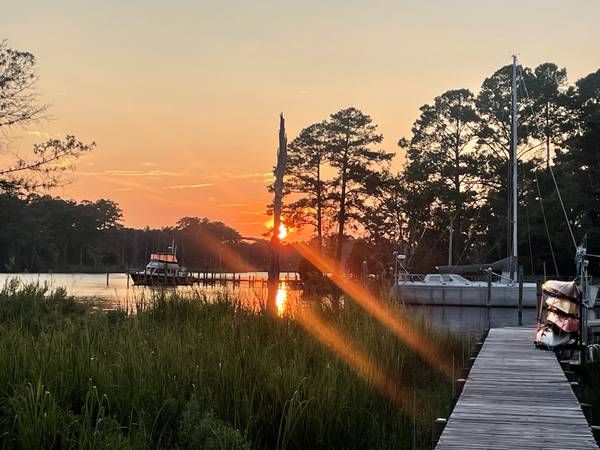 $725,000 / 4br - 2700ft2 - 4 Bedroom Waterfront Home for Sale with Private Dock!63948356060162121