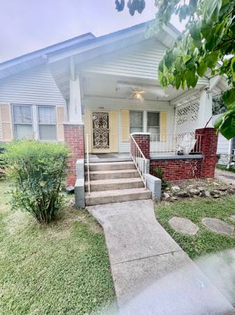 2 bedrooms 1 bath 1