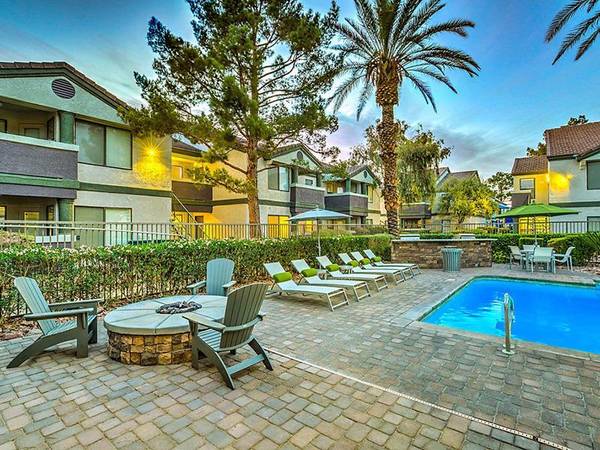 $1,320 / 2br - 1000ft2 - Ceiling Fans, Linen Closet, Controlled Access gate, Great Neighborhood (Las Vegas)63907027662850120