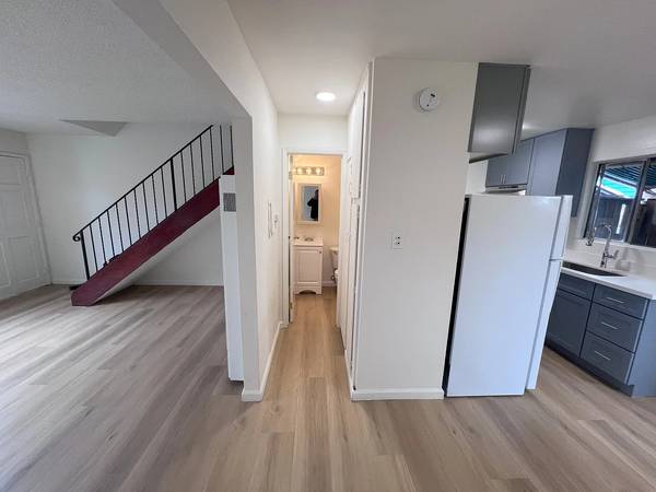 $1,700 / 2br - Amplio adosado de 2 habitaciones | Área de Park St | Recién remodelado (Central Alameda)63657846369027122