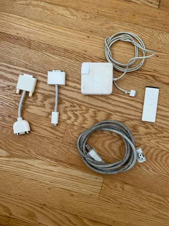 Apple MacBook A1181 MB062LL/A White 4GB Ram 120GB HD Original Box And Extras - $100 (Oakland)63442935829379123