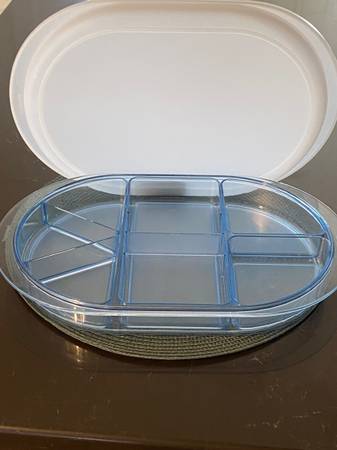 TUPPERWARE DIVIDED SERVING TRAY 1