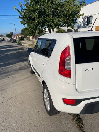 2012 Kia Soul + - $6,995 (Los Angeles)63623927359105124