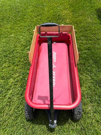 Wagon Radio Flyer Big Red ATW con sombrilla y almohadilla - $165 (Santa Clarita)63471472099715124