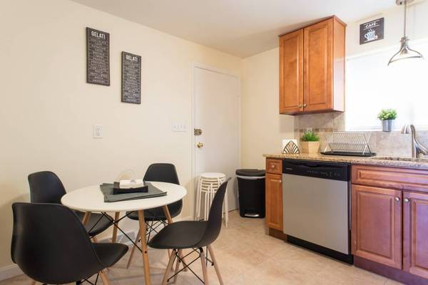 $2,695 / 2br - **VIDEO** RENOVATED, TWO BEDROOM APARTMENT, NEW KITCHEN & BATH, NO FEE (Belmont, Cambridge, Watertown)63699488196993122