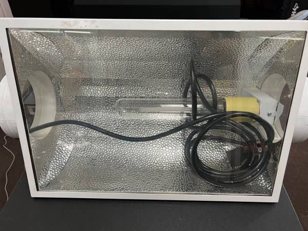 SOLIS TEK STK-600 LUZ CON ENCHUFE Y BALASTRO DIGITAL DE 600 WATTS - $160 (Escondido)63471474956291124