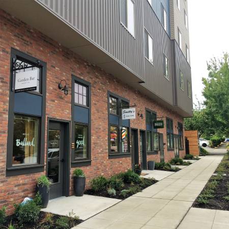 $825 / 187ft2 - Espacio con fregadero ideal para salón, spa, tatuajes, creativos y más (Ballard, Seattle)63814635822593124