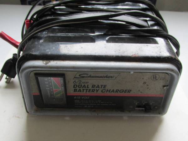 Schumacher 6/12 volt Battery Charger / SE-82-6 1