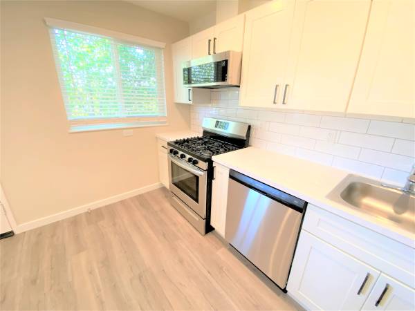 $1,950 / 1br - Fully Renovated 1-Bedroom w/ Courtyard View - Walk to BART & Downtown! (walnut creek)63668028530947123
