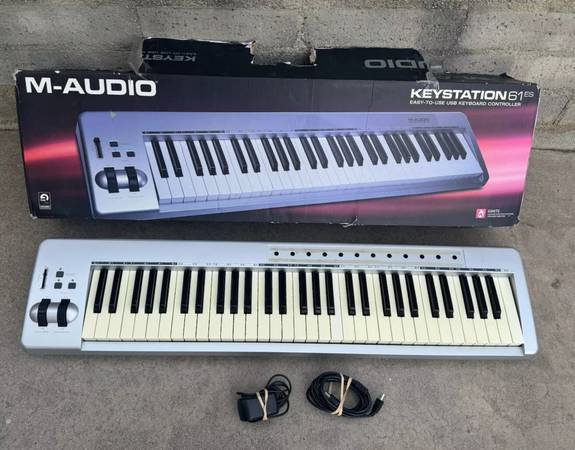 M AUDIO Keystation 61ES Semi-Weighted USB MIDI Controller Keyboard w/ 1