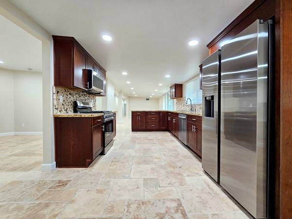 $4,995 / 4br - 3080ft2 - Club View Terrace! REMODELED HOME! LARGE YARD!! COME TOUR!!! (Chula Vista)63841344289921123