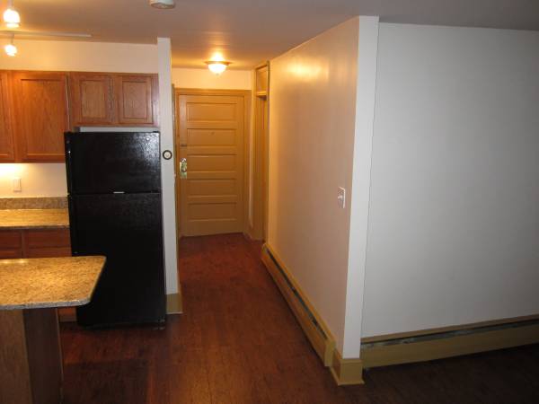 $1,150 / 1br - Custom features, Renovated!! (Aston)63754674047491123