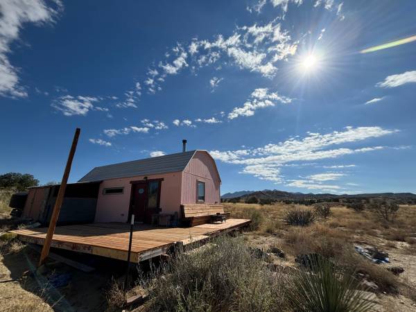$900 / 1br - 500ft2 - ARTIST RETREAT SUBLET  all of OCT & NOV 2025 (Madrid, New Mexico)63659867281923121