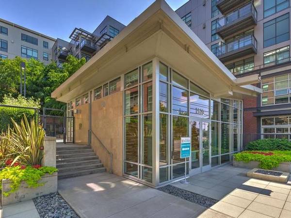 $1,771 / 561ft2 - Package lockers, Rich hardwood flooring throughout (Eastlake)63870757214081123