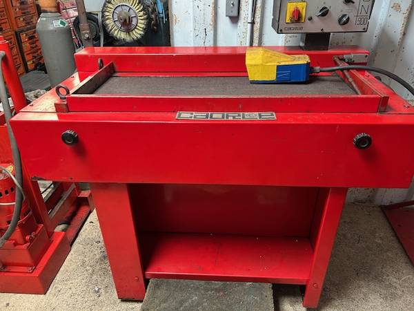 Belt Sander Horizontal, two speeds, oil soluble. 1
