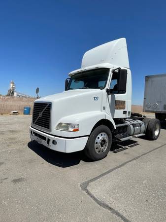 2009 & 2014 VOLVO VNM DAY CAB - $1 (Hesperia)63470218992131121
