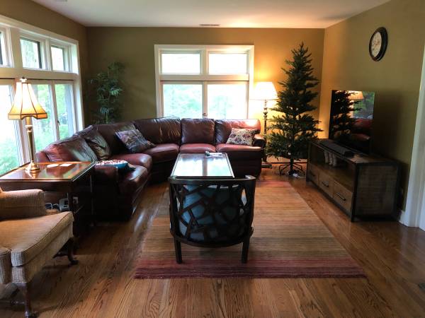 $695 / 4br - Room for Rent (Barrington)63898733788802121