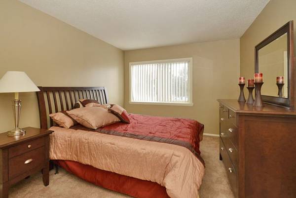 $919 / 2br - 985ft2 - Juliet Balcony, Landscaped Courtyard, Now Available!!! (DeKalb)63981979026435123
