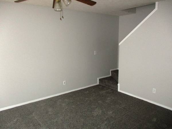 $1,070 / 2br - Casa adosada (1504 Northbrook)63700508443011123