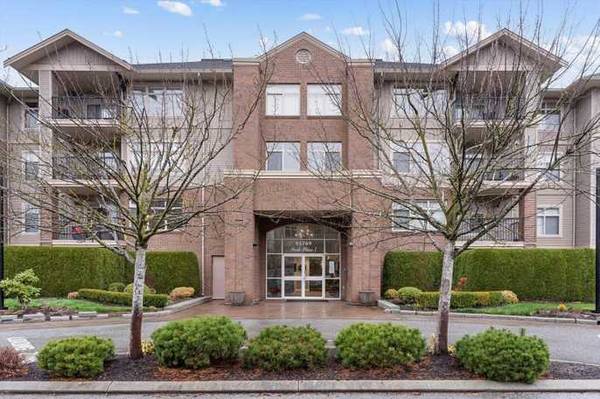 Ground-floor one-bedroom condo offers comfort and convenience 1