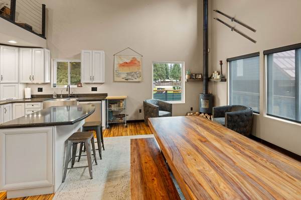 $899,000 / 3br - 2632ft2 - 9511 East Leavenworth (Leavenworth)63821736334595124