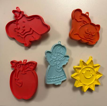 Lot of 5 - Vintage Hallmark Cookie Cutters (Dumbo, Angel, Apple, Sun, 1