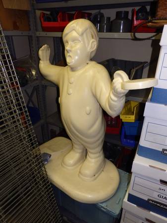 Fisk Tire Statue 1