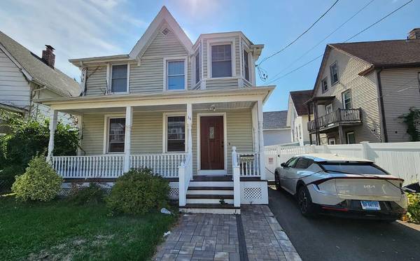 $1,020 / 3br - Beautiful single family home, 3 bedrooms, 1.5 baths, with a beautiful64010164467586120