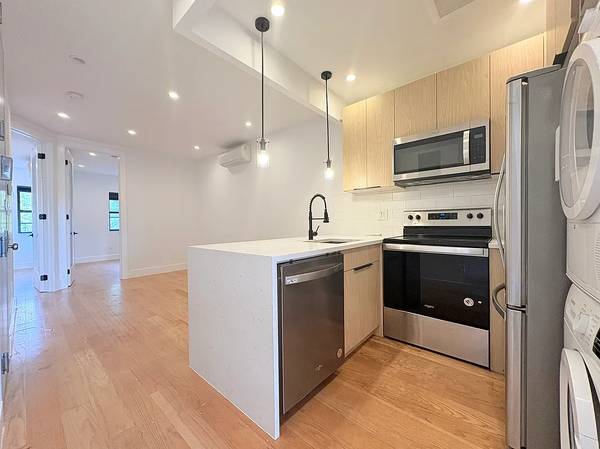 PRIME PARK SLOPE SOUTH SLOPE  6TH AVE LIVING LAUNDRY IN UNIT-CALL ME! 1