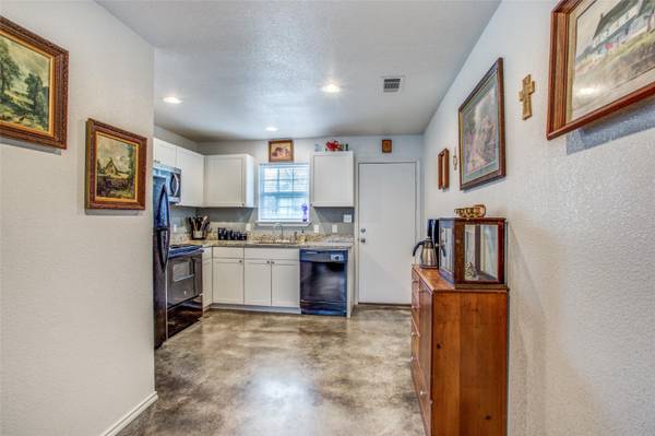 $1125.00 / 2br - 873ft2 - 2 Bedroom Duplex on a Corner Lot-Huge yard!63656566976003123