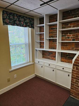 $700 / 140ft2 - Downtown Salem Office Space Commercial 10 x14 ft (Salem)63612006274051124
