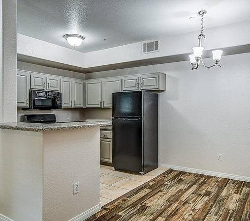 $1,755 / 2br - 1074ft2 - Dramatic 9 ft. Ceilings, Business Center, Extra Storage (Las Vegas)63907026402435120