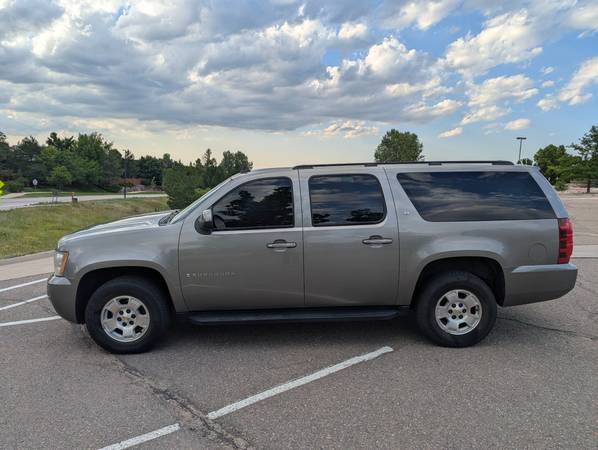 2008 Chevy Suburban LT 4WD – Bien Mantenida - $11,500 (Lone Tree)63619874482691124