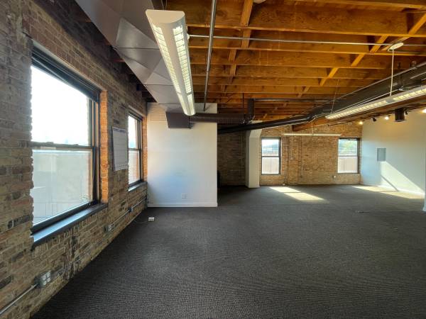 $4,450 / 2138ft2 - Ultimate Corner Loft Office! Professional/Creative. No Taxes/CAM'S 309 (Goose Island, Chicago)63918415601027123