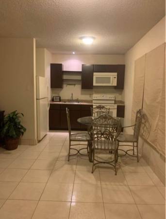 $1,200 / 1br - 650ft2 - Estudio Amueblado con Servicios Incluidos (Laredo)63662018884355123