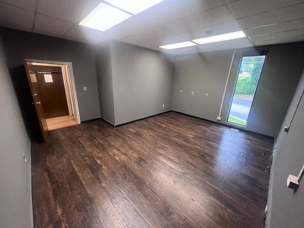 $850 / 260ft2 - 260 sqft large single room suite for $850 (Athens)63792066646531120