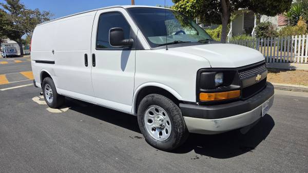 2010 Chevrolet Express - Photo 4