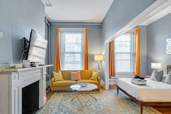 $1,700 Bright Back Bay Simple Studio Walkable to Popular Destinations Easy (Back Bay)63655252135169120